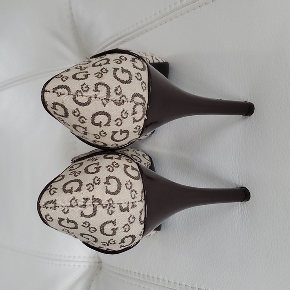 Guess logo vintage pumps size 6 - Picture 3 of 4